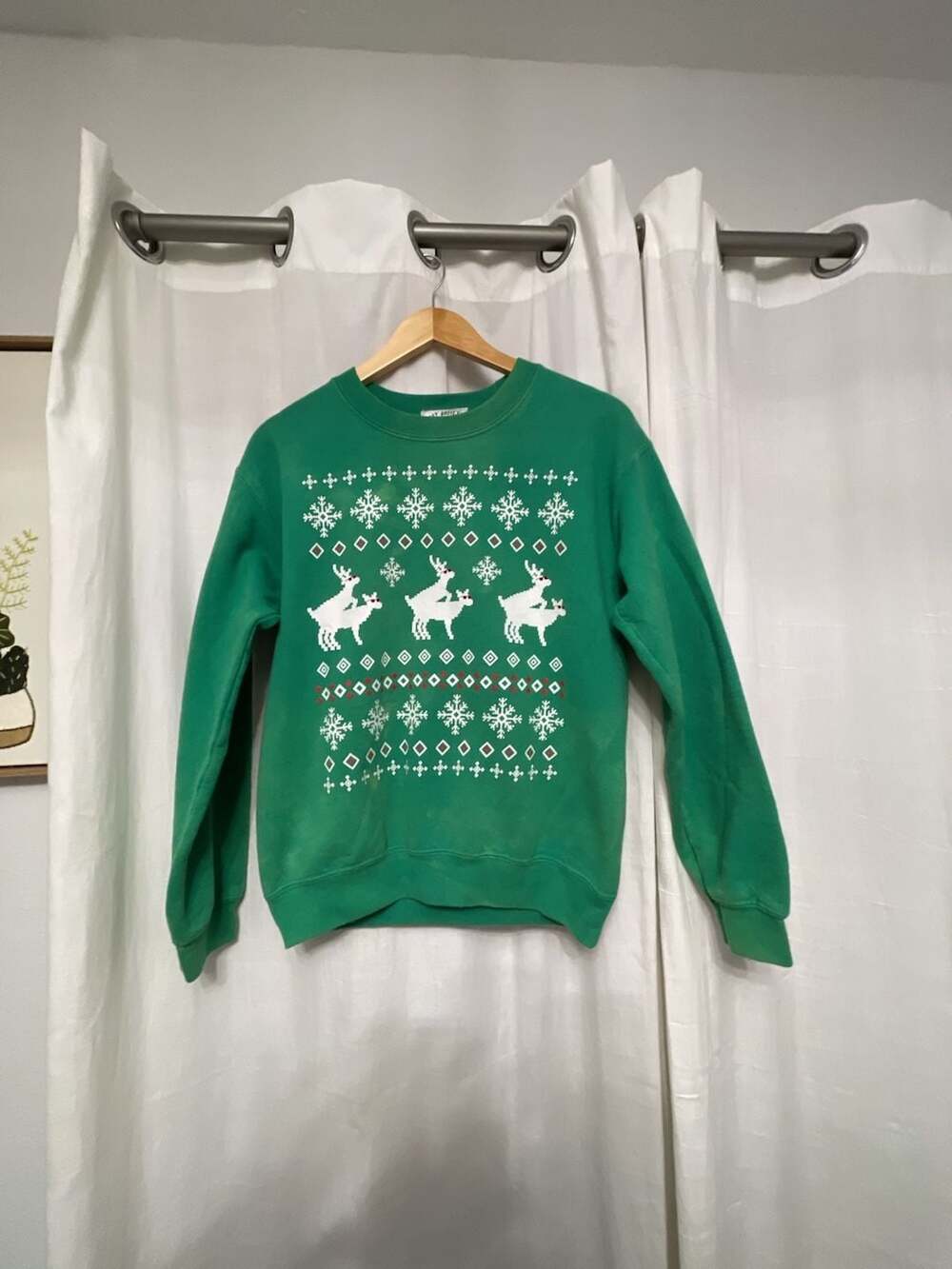 Riot Society Reindeer Humping Funny Christmas Crewneck Sweatshirt
Size S
Green